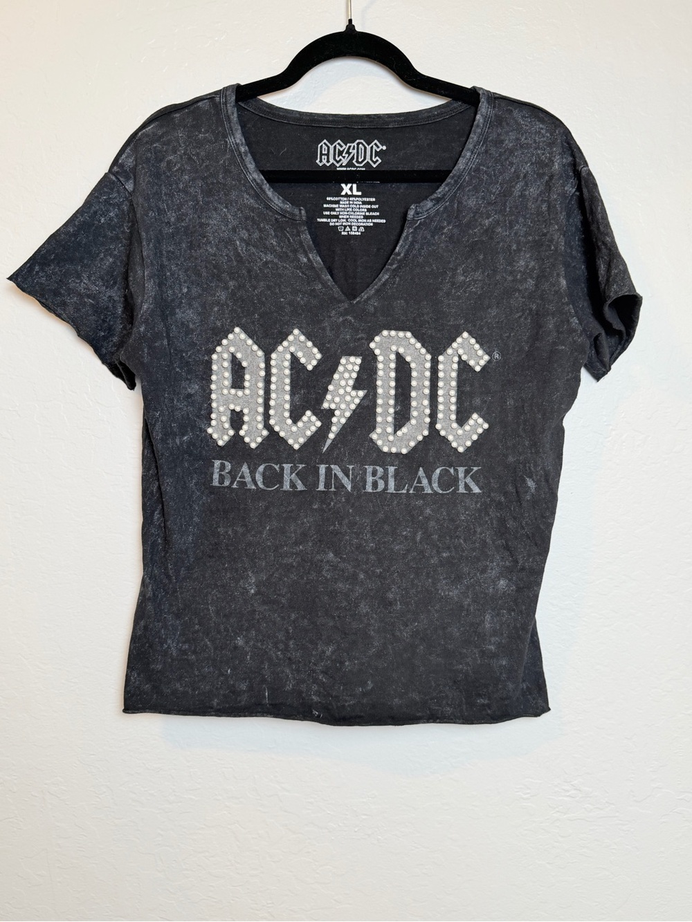 AC/DC Back in Black Pearl Studded Logo Women's V‑Neck Short Sleeve Tee Size XL